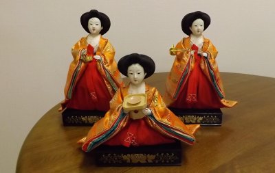画像1: 超特価！展示品　雛人形の三人官女　単品 プラ黒台付き（３個）